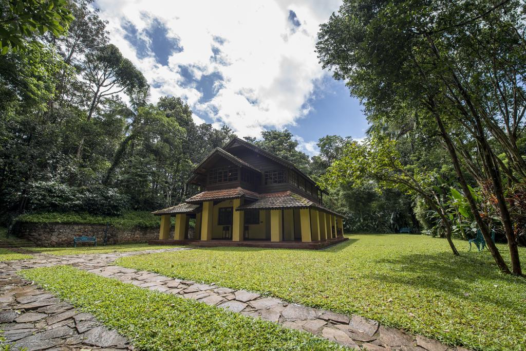 Pepper Trail Hotel Sultan Bathery Exterior photo